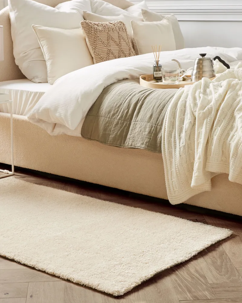 Tappeto shaggy beige distinto 80 x 150 cm DEMRE
