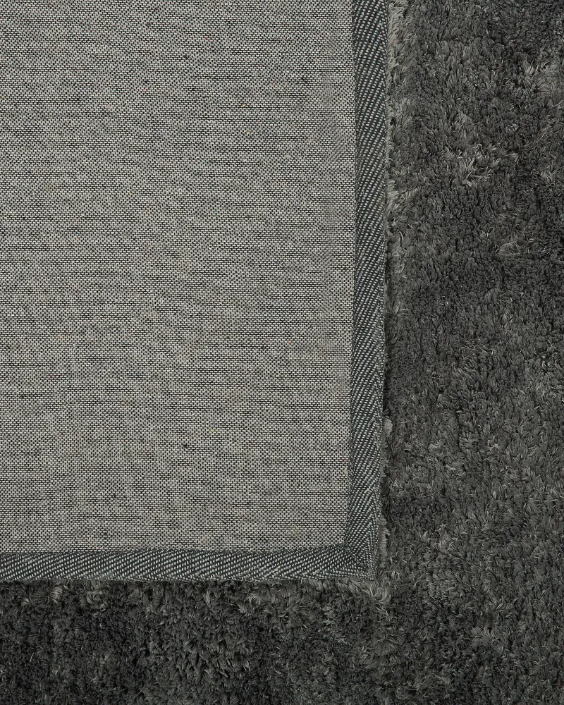 Tappeto shaggy grigio ombroso 140 x 200 cm EVREN