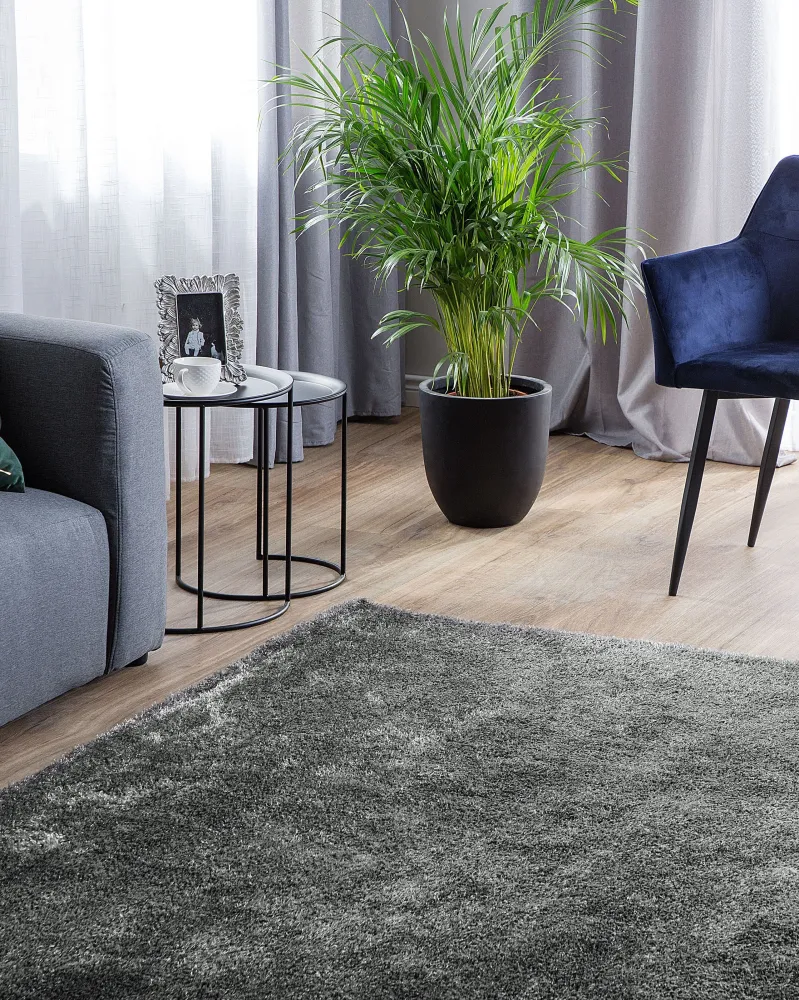 Tappeto shaggy grigio tenebroso 160 x 230 cm DEMRE