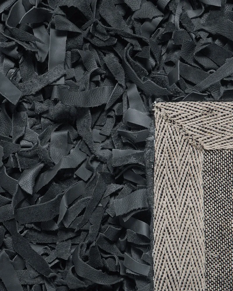 Tappeto shaggy pelle nera 140 x 200 cm MUT