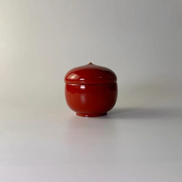 Contenitore per matcha Natsume – rosso con punta dorata