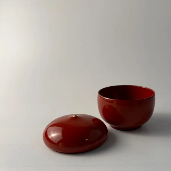Contenitore per matcha Natsume – rosso con punta dorata