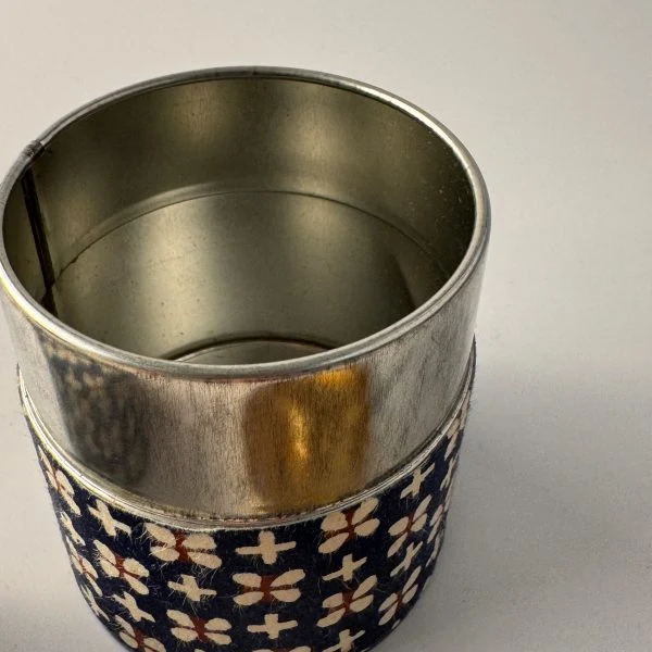 Contenitore per Matcha Natsume – Contenitore per tè Washi con motivo floreale blu