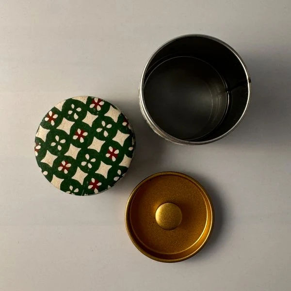 Contenitore per il tè Natsume – Washi Green su alluminio, pezzo unico fatto mano dal Giappone
