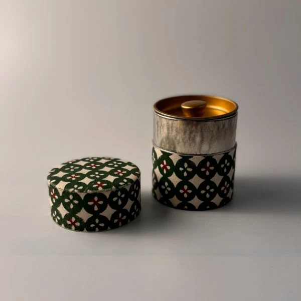 Contenitore per il tè Natsume – Washi Green su alluminio, pezzo unico fatto mano dal Giappone