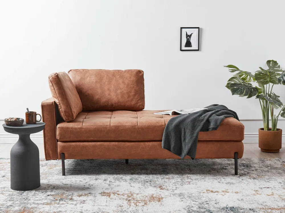 Chaise lounge ecopelle marrone oro lato sinistro REBAIS