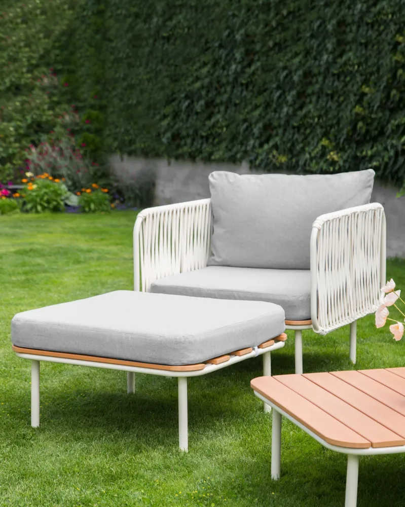 Ottomana da giardino SENISE Grigio Legno Massello