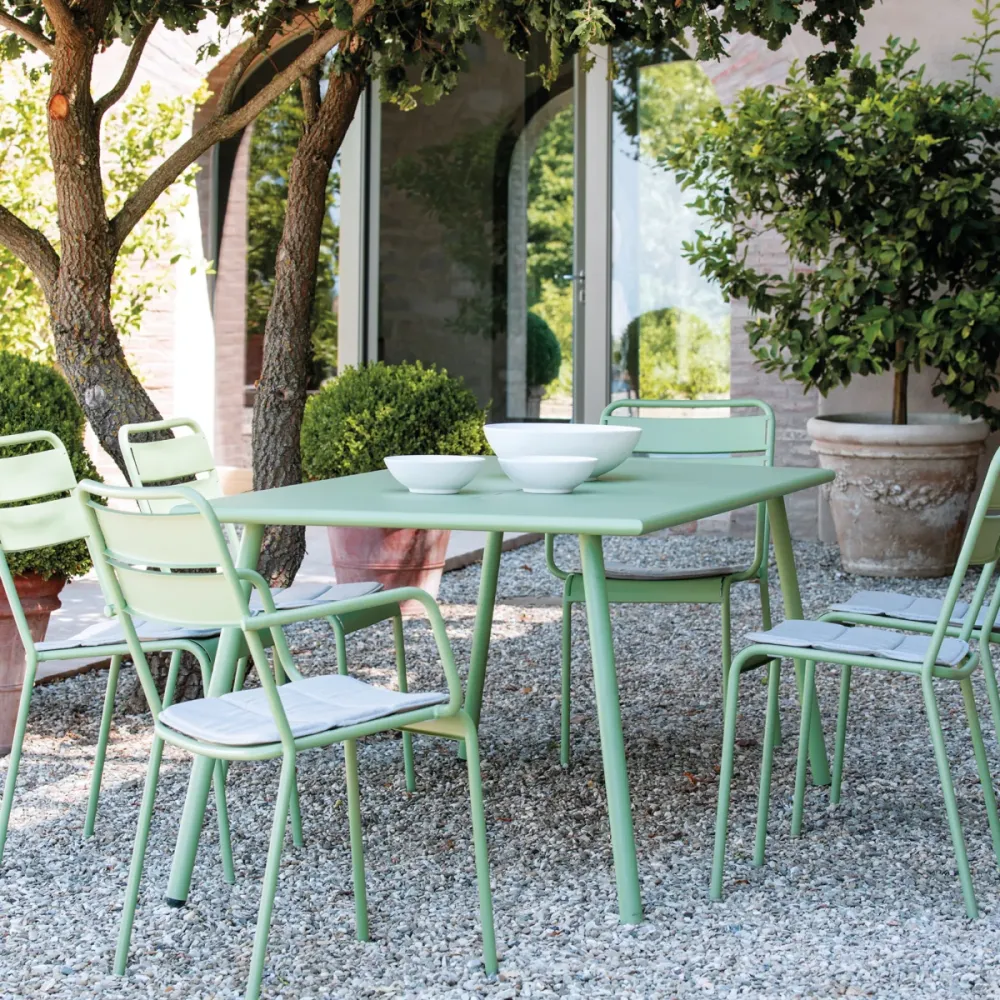 Set di sedie con braccioli da giardino metallo "Twist" moderne ed impilabili cm 55x57 87h