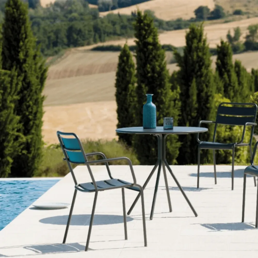 Set di sedie con braccioli da giardino metallo "Twist" moderne ed impilabili cm 55x57 87h
