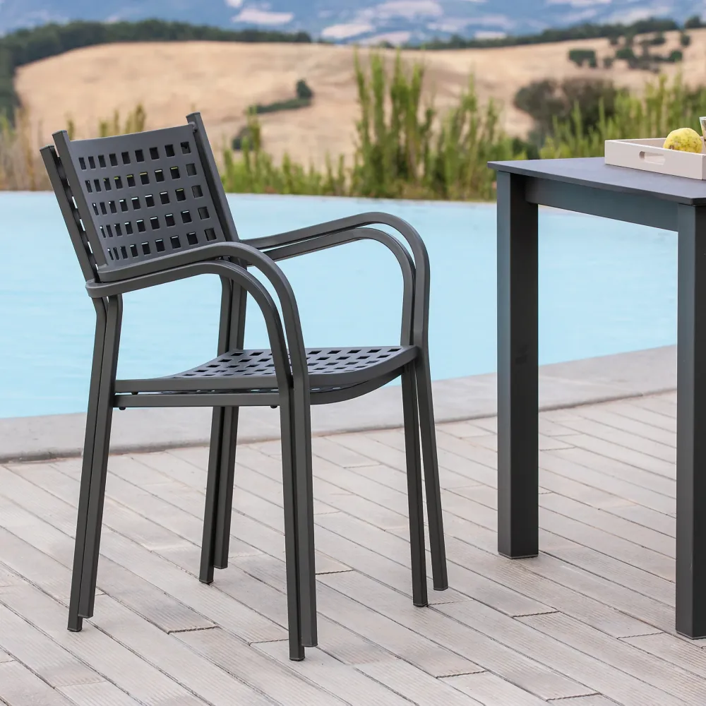 Set di sedie metallo da giardino "Alice" con braccioli impilabile cm 53x53 85h