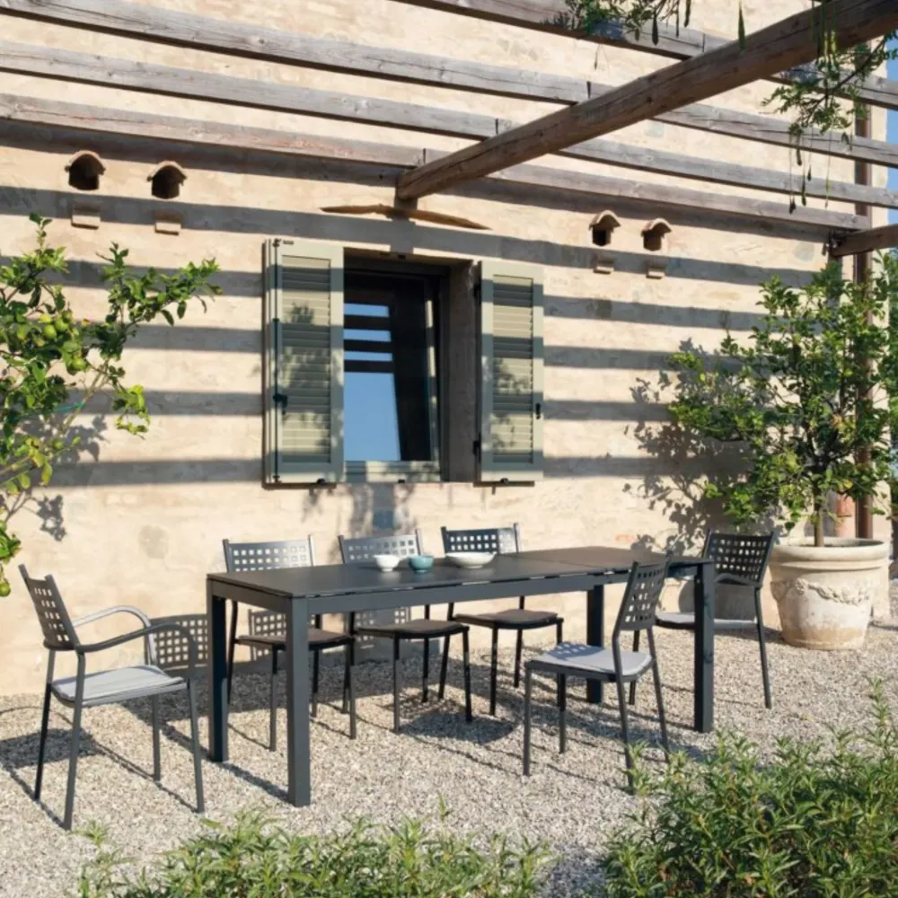 Set di sedie metallo da giardino "Alice" con braccioli impilabile cm 53x53 85h