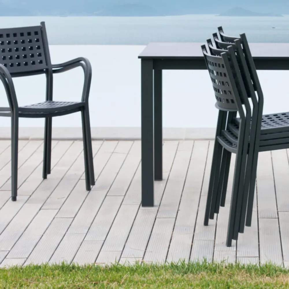 Set di sedie metallo da giardino "Alice" con braccioli impilabile cm 53x53 85h