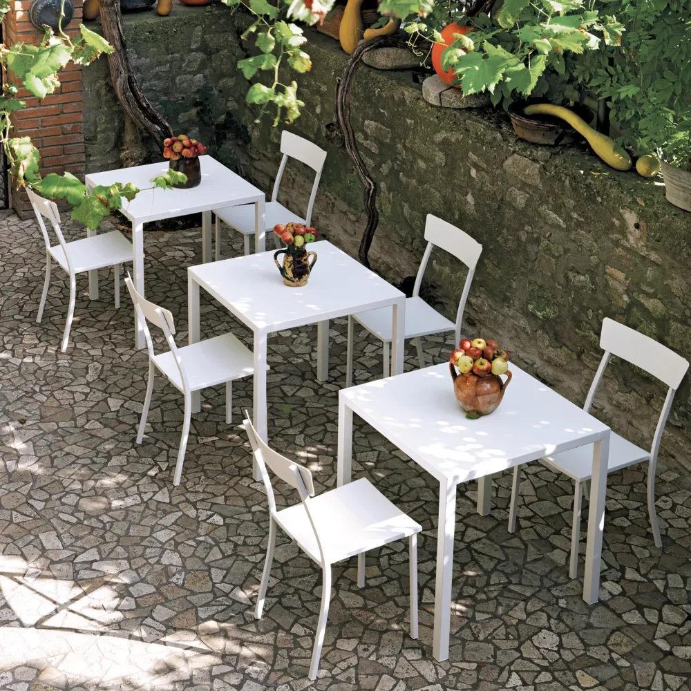 Set di sedie moderne metallo verniciato "Mogan" da giardino impilabili cm 47x52 85h