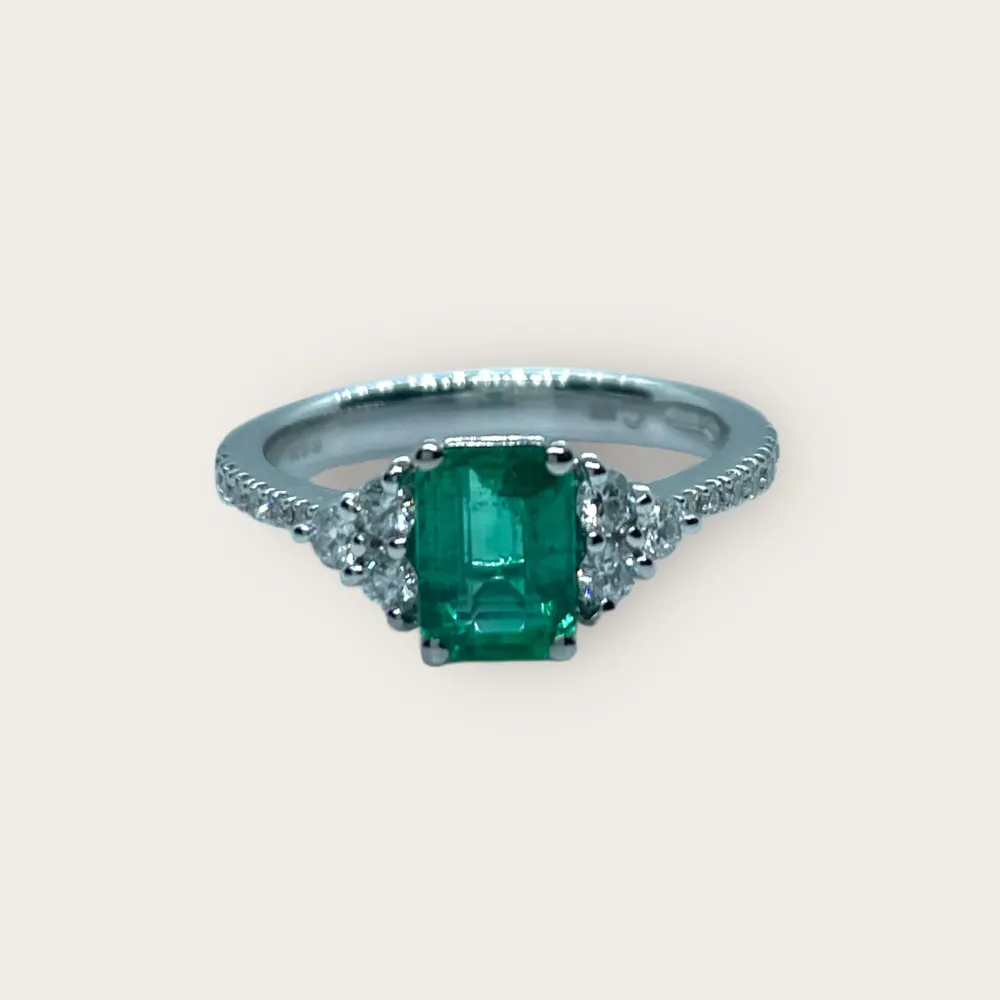 Anello oro con diamanti e smeraldo Crivelli