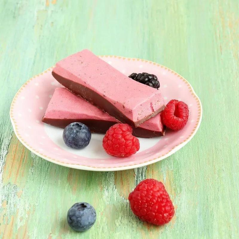 Barretta iperproteica ai frutti rossi e cioccolato