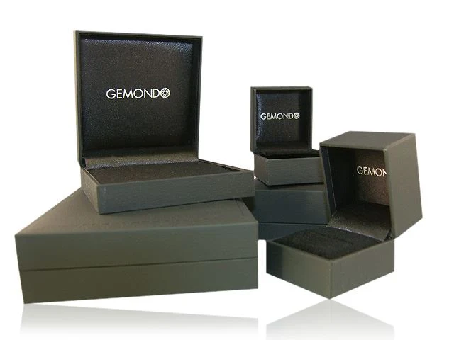 Classico ciondolo ovale con smeraldo oro bianco 375