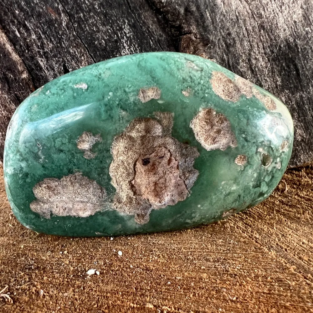 Crisoprase palma di smeraldo modello 9 dallo Zimbabwe
