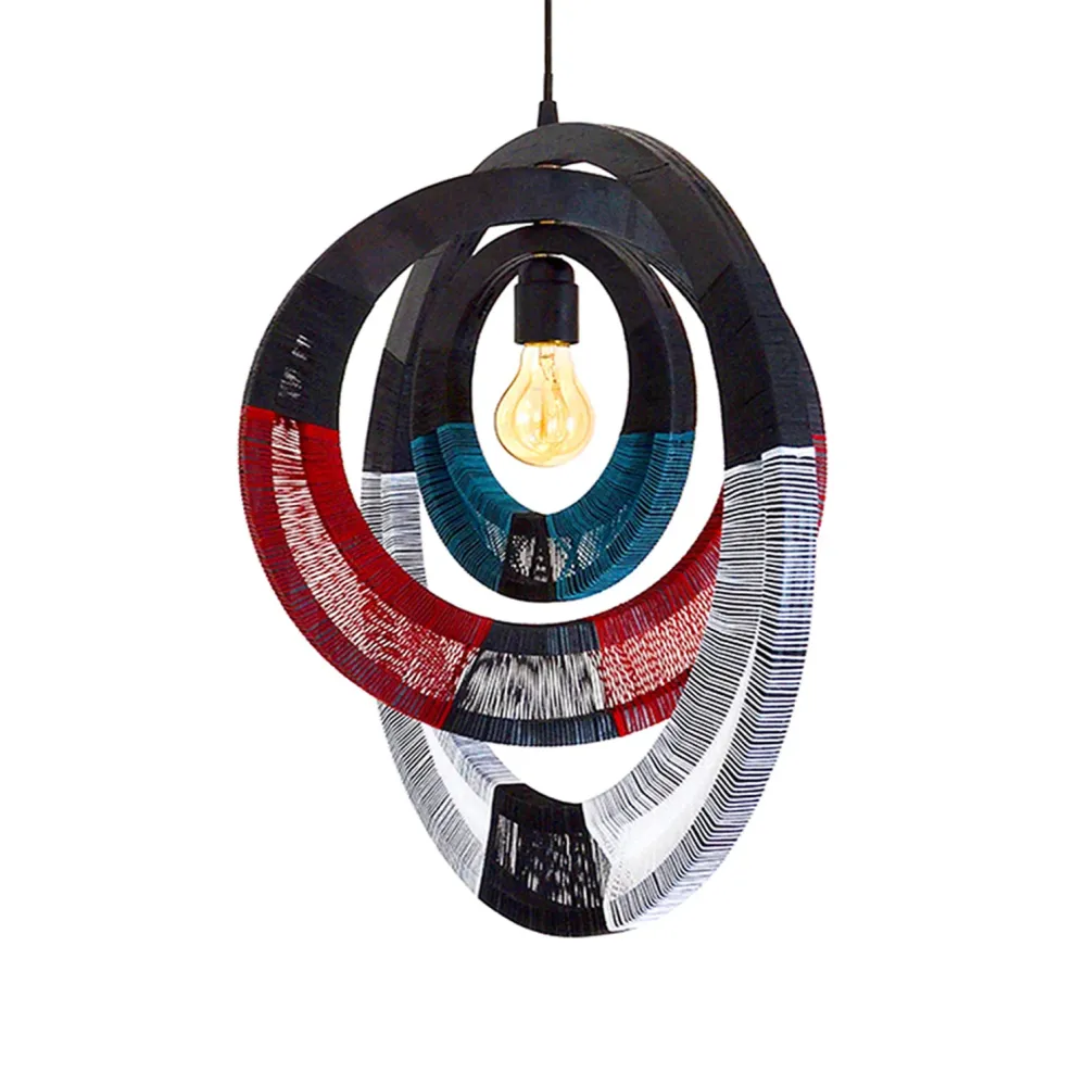 Lampada Legno con dettagli Rossi e Blu