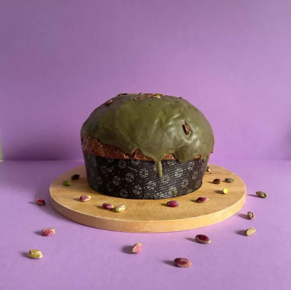 Panettone Al Pistacchio Artigianale Farcito Con Crema Al Pistacchio Nutella Al Pistacchio E Granella 1.2 Kg La Bottega Reale