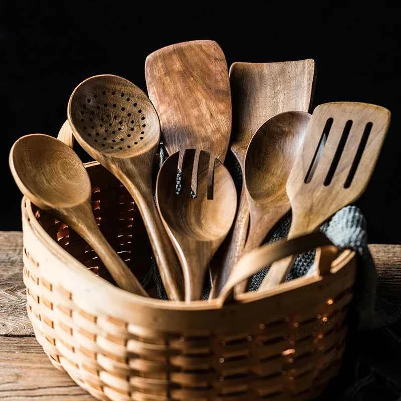 Set 9 Cucchiai e Utensili da Cucina Legno di Teak con Porta Utensili Incluso