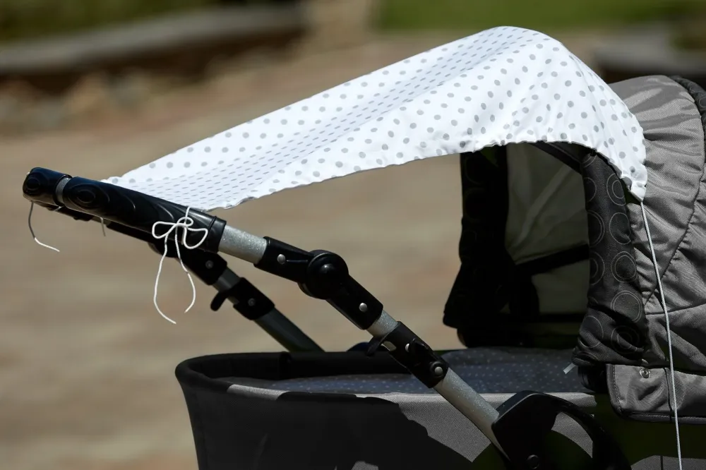 Tenda da sole punti grigi su bianco