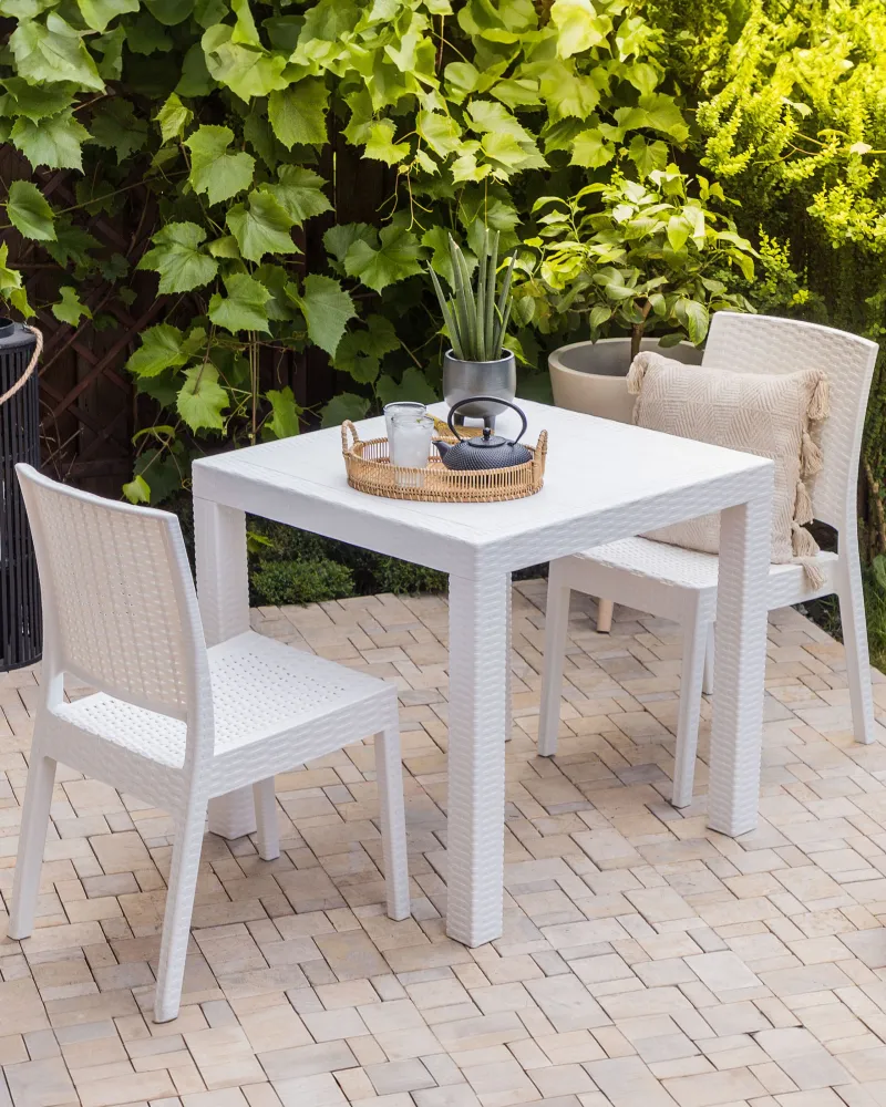 Set 2 Garden Chairs FOSSANO Synthetic Material White - Con Cuscini Inclusi