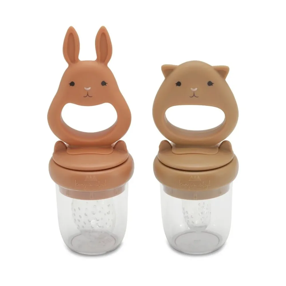 Konges Sløjd Set di posate per neonati Succhietto per frutta silicone Mandorla/Terracotta 2 pezzi