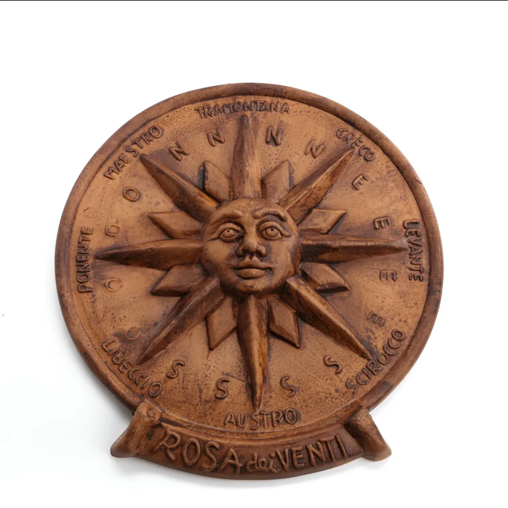 Rosa dei venti maschera terracotta smaltata stile antico decorazione parete
