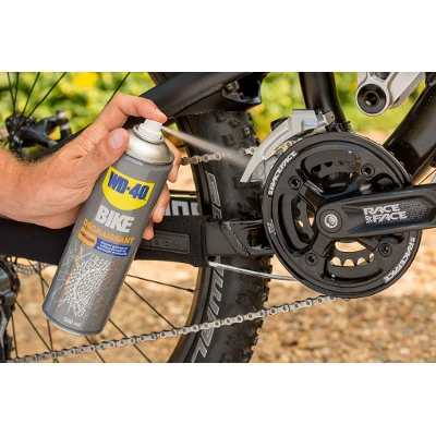 Potente sgrassante per componenti per biciclette WD40