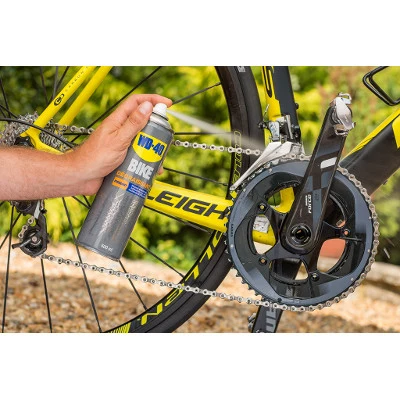 Potente sgrassante per componenti per biciclette WD40