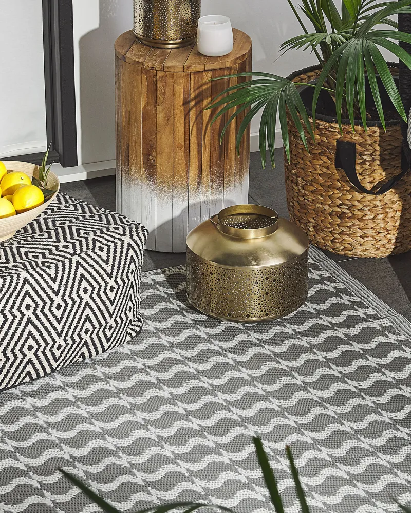 Accessorio da Barbecue Tappeto da esterno grigio con motivo geometrico 120 x 180 cm TUMKUR