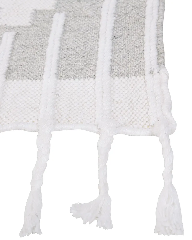 Tappeto da esterno grigio e bianco 140 x 200 cm TABIAT con Custodia Protettiva