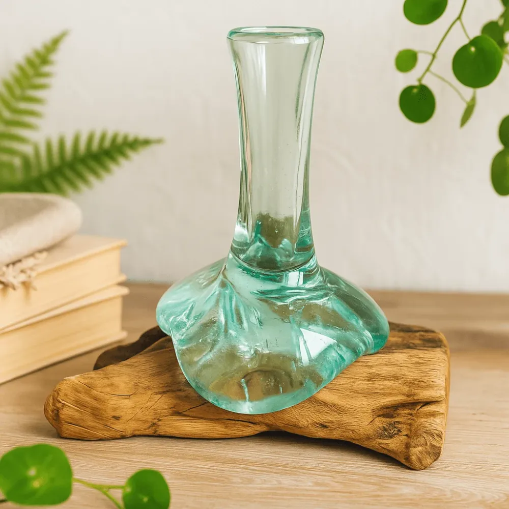 Vaso piccolo forma di fiore vetro fuso su legno
