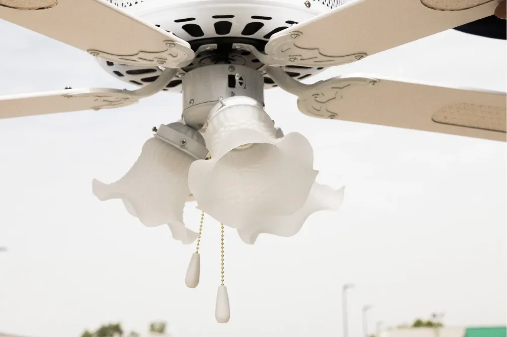 Ventilatore da Soffitto con 5 Pale e Lampada Ø130cm 3 Velocità Kooper Windy